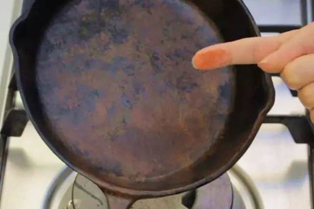 不锈钢厨房设备锅具生锈